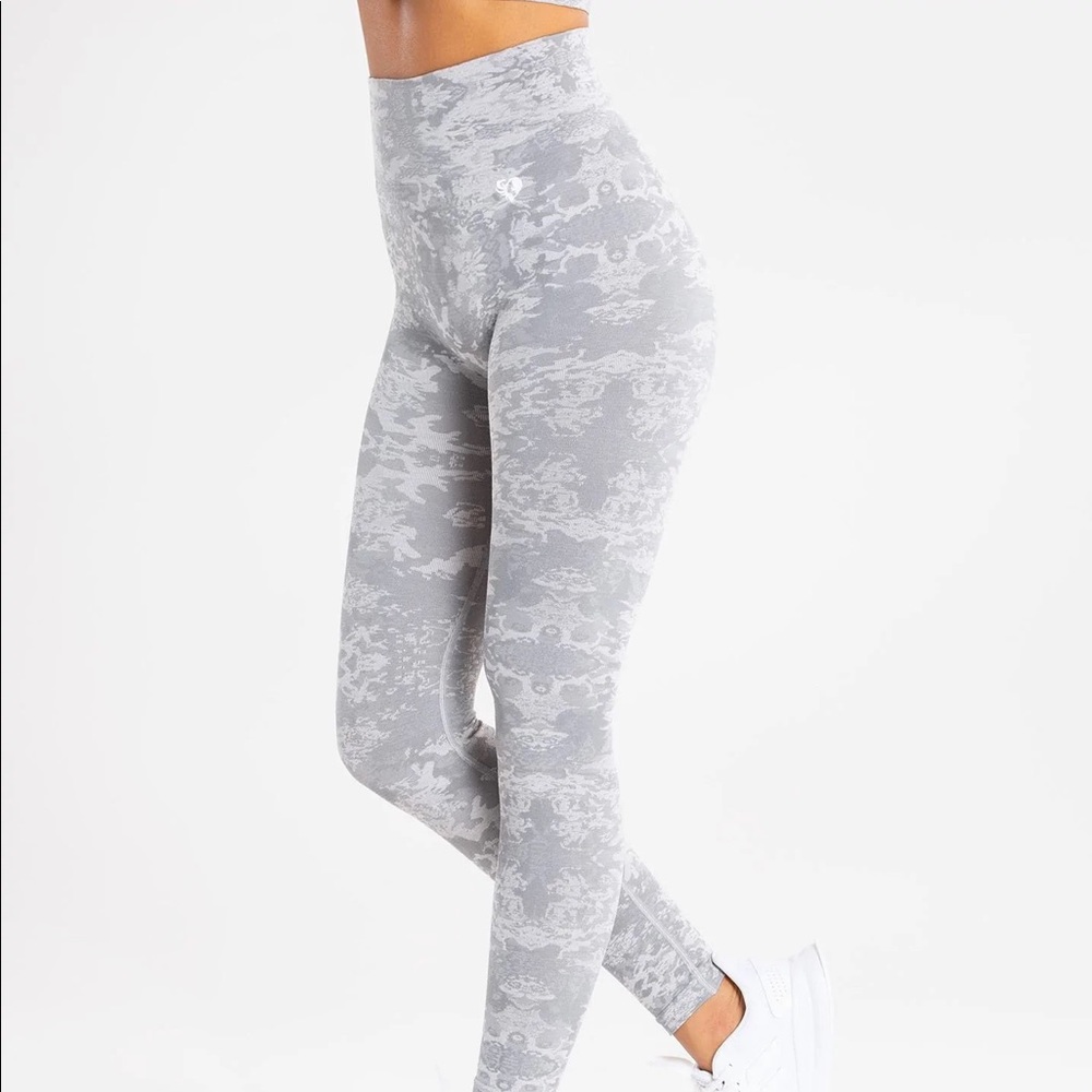 NWT Gorgeous comfy Camo seamless leggings, Womens Best. Size M